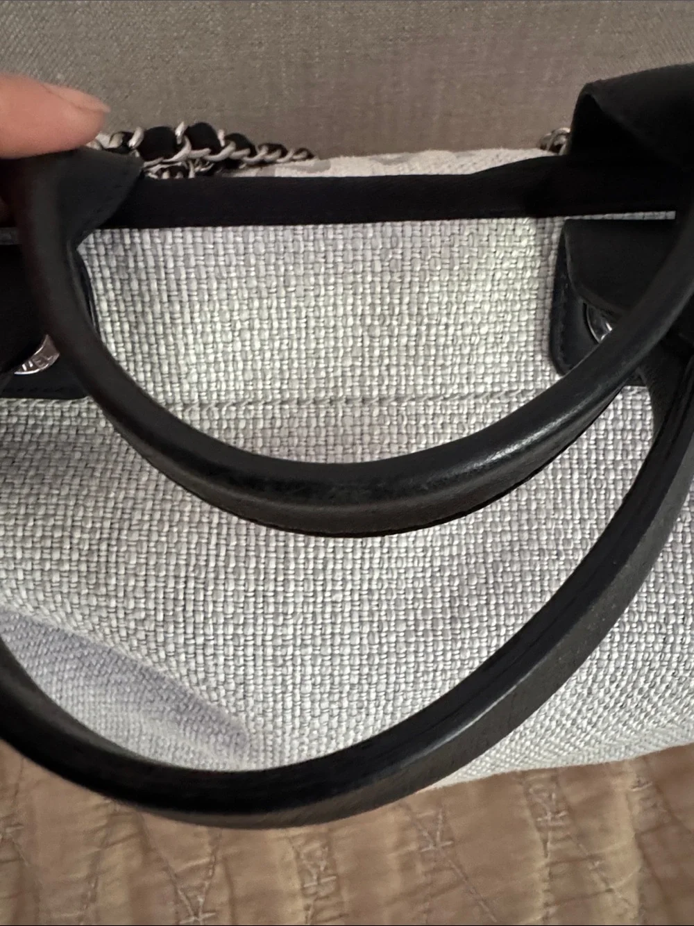 😍😍❤️GORGEOUS CREAM CHANEL DEAUVILLE TOTE ❤️😍😍 Black Leather Trim,Chain Straps